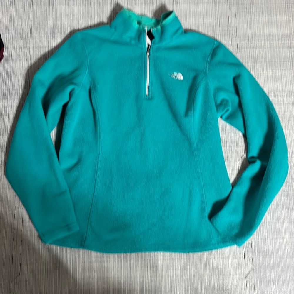 The North Face 1/4 zippier long sleeve fleece pullover